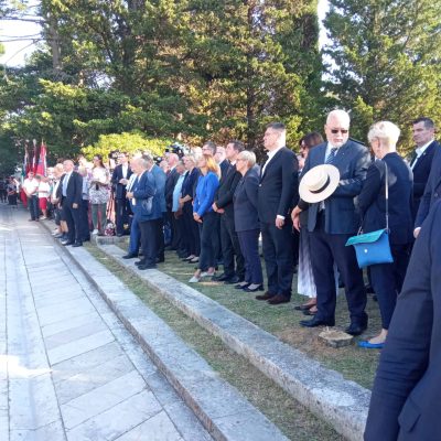 Delegacija Udruge LIDUMKOL Zadar na Obljetnici oslobođenja logora Kampor na Rabu.
U ptvom planu Predsjednik RH i Predsjednica  Republike Sovenije.