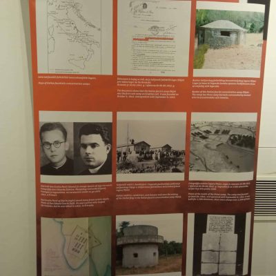 Fotka panoa s tematikom Mussolinijevih logora  izložbe Oslobođenje Zadra od 22 godine  fašizma.